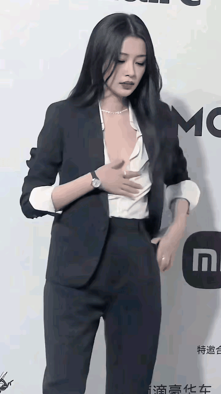 美女，咱都这条件了，能不能穿戴整齐点？[捂脸哭][捂脸哭]