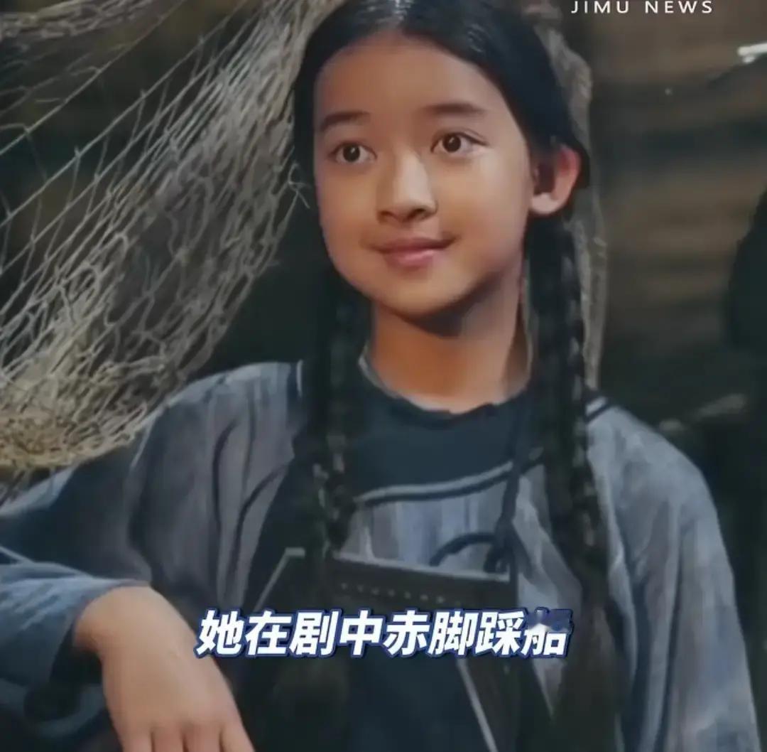 星二代一出场，自带聚光灯，也自带放大镜。11岁的聂远女儿，镜头里眼神有戏，