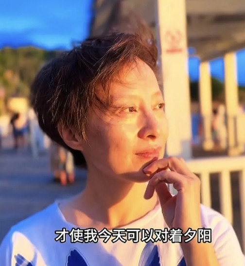 万万想不到娱乐圈中竟然还有，这么真实的人，不惧怕衰老，也不怕别人争议自己，她只
