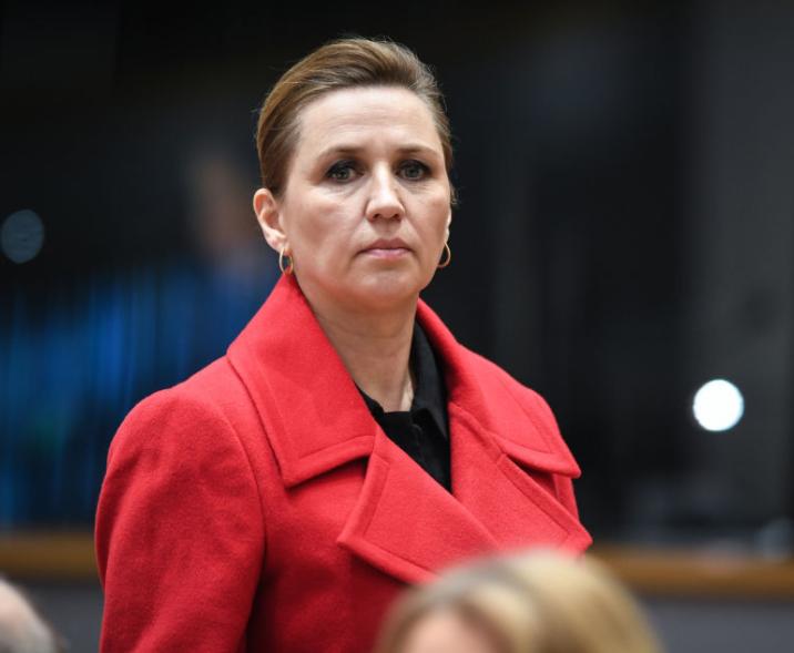 掏枪了！美军C-17直接降在格陵兰首府，丹麦毫不知情，连预警电话都没一个！