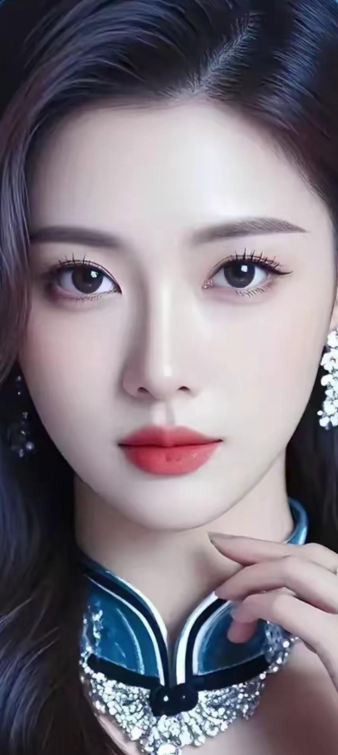 惊艳的眼妆，精致的妆容，优雅的气质，让人无法抗拒的美丽！💄✨👗