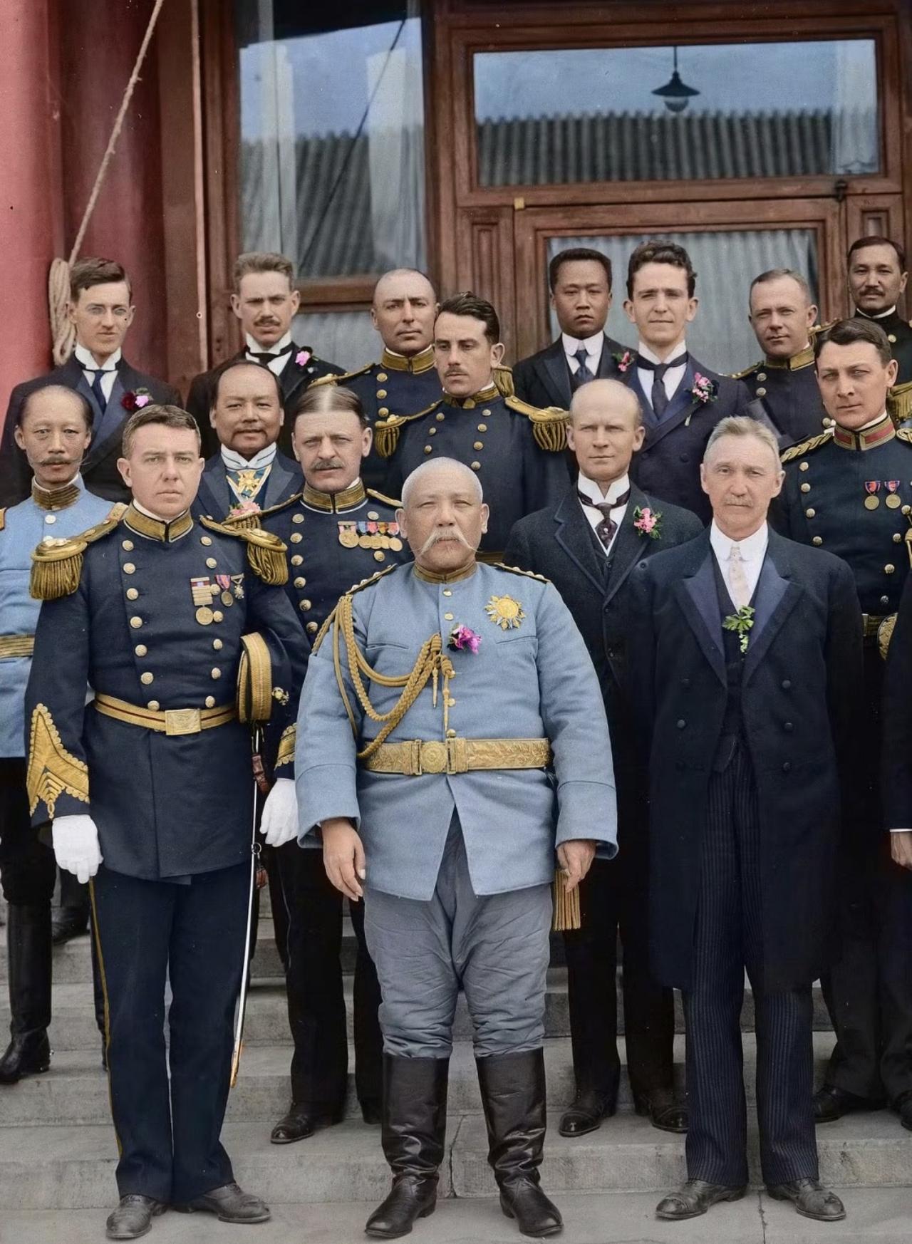 据说这是ai修复的袁世凯的样子！完全地主老财的样子呢！土肥圆最早的模样吧！很好奇