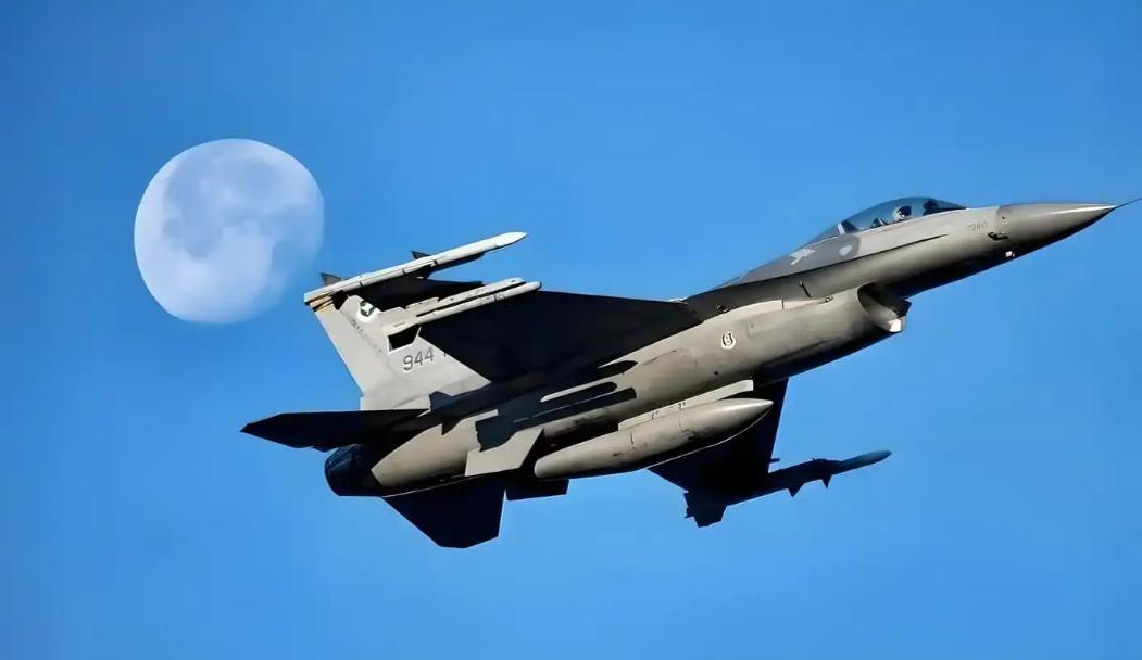 就在刚刚，中国台湾空军司令部突然宣布，1月22日，针对岛内F-16V战机6日