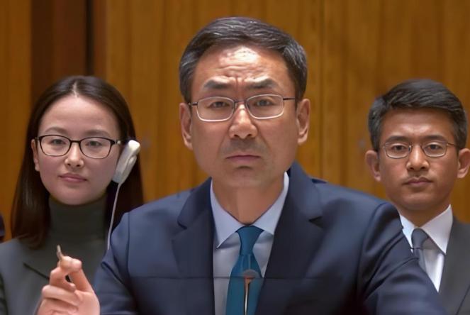 特朗普现在估计正在白宫里气得拍桌子，他精心布置的围堵大网，竟然被一种无声的战术给