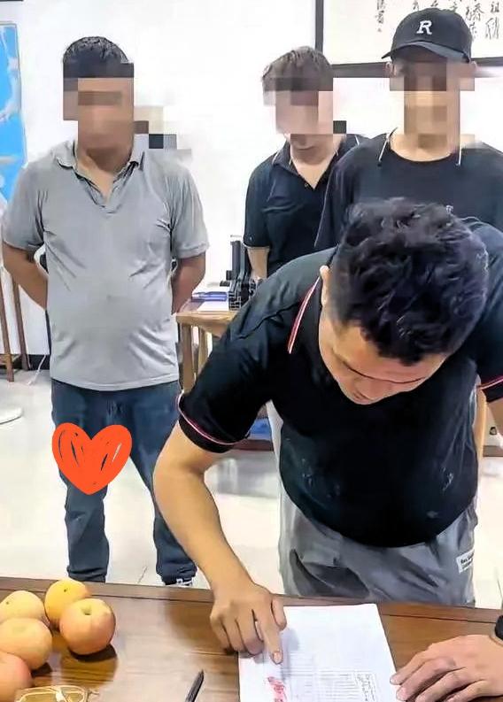 二十三楼的风有多冷？那孩子纵身一跃时，脑子里的声音该吵到多绝望？前一天还笑