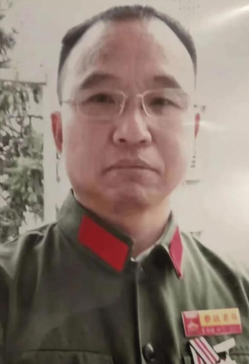 1984年，李陶雄中弹后抢救无效，壮烈牺牲，谁知遗体送往后方安葬时，莫名从车上滑
