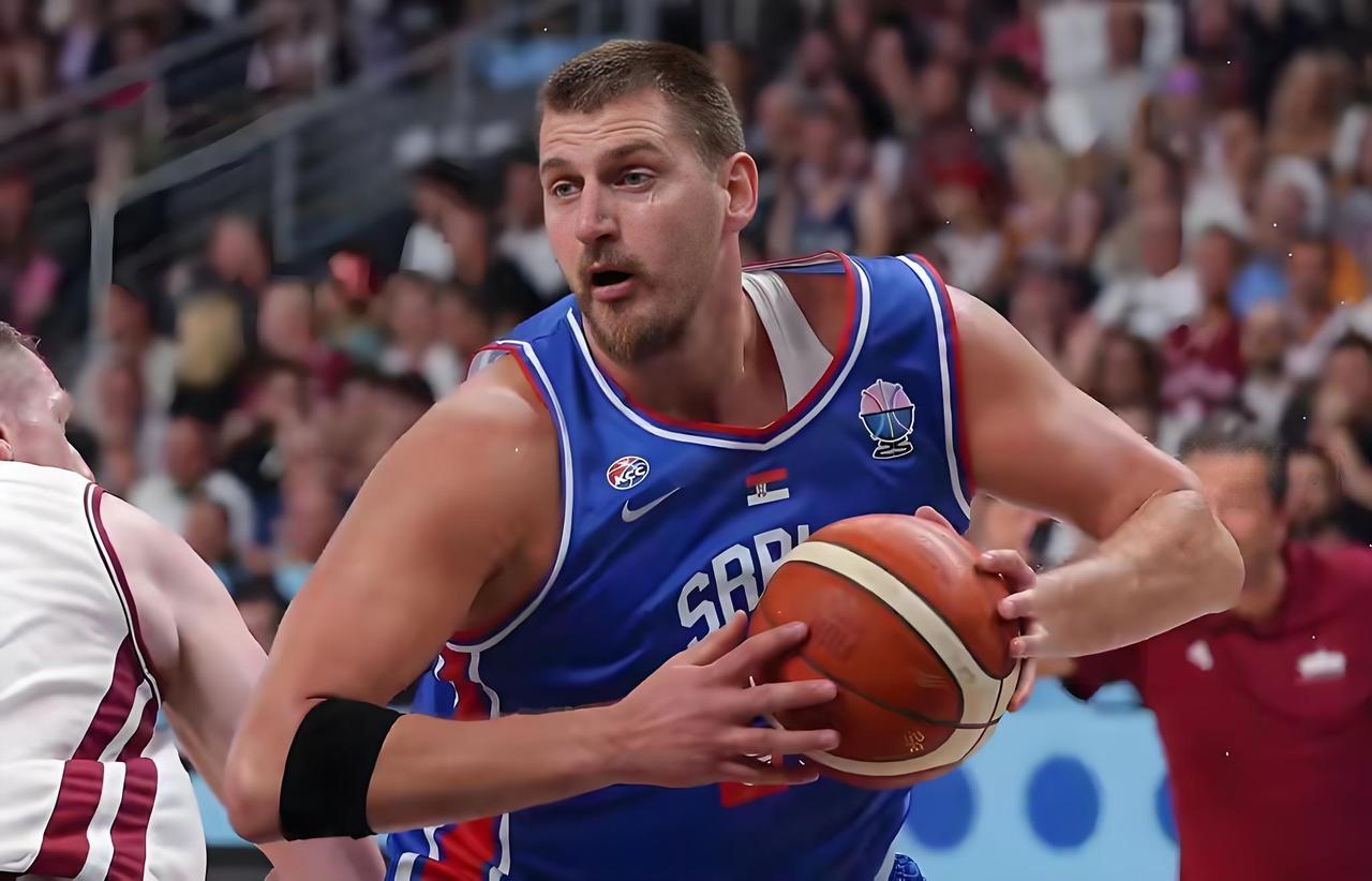 文班能限制约基奇？别逗了！这是约老师季后赛"照妖镜"。常规赛封神三双又如何