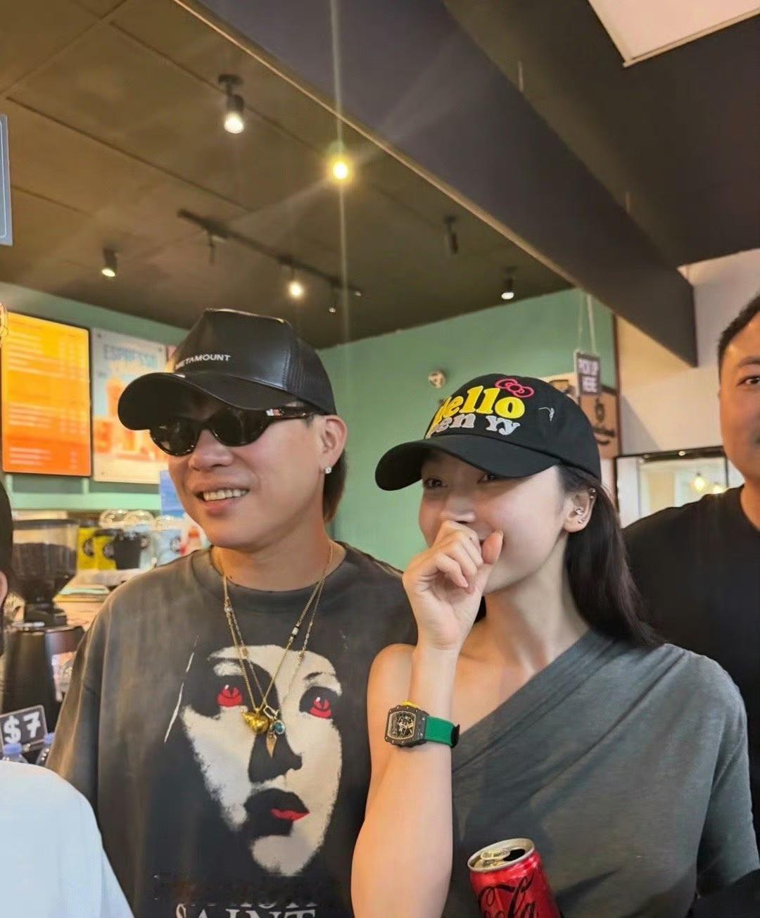 终于明白了，当初胡彦斌被爽子伤这么狠，不怪爽子，而是因为他妥妥的就是个恋