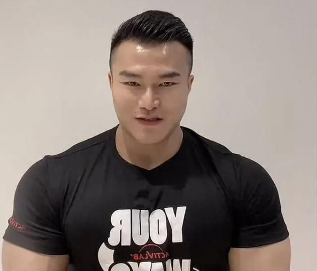 说实话，看到王昆去世的消息，我心里五味杂陈。30岁啊，健美冠军，说没就没了。