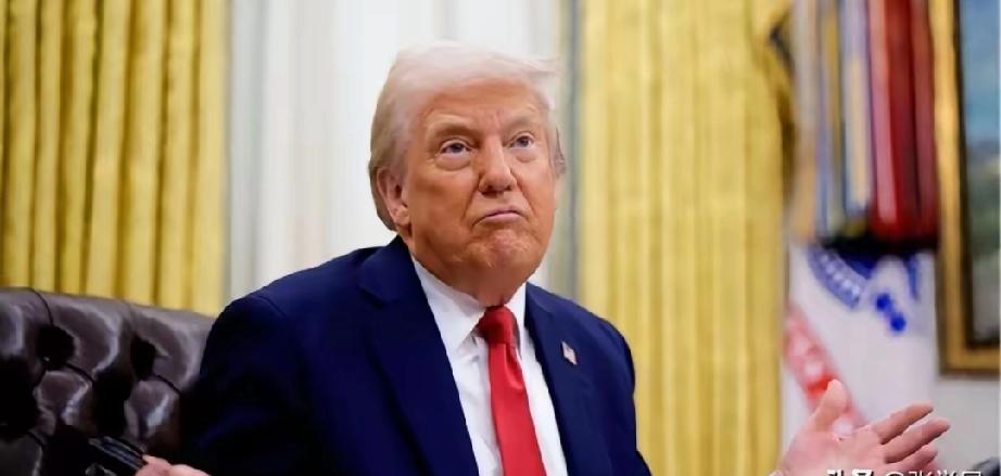 特朗普今晚发了条长文，口气不小。他说“中国对美方永久开放霍尔木兹海峡感到非常高兴