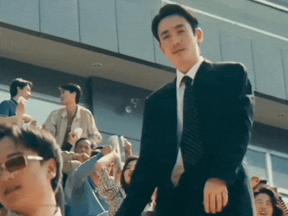 这个伸懒腰太可爱了~朱一龙万梓强·朱一龙电影空枪​​​