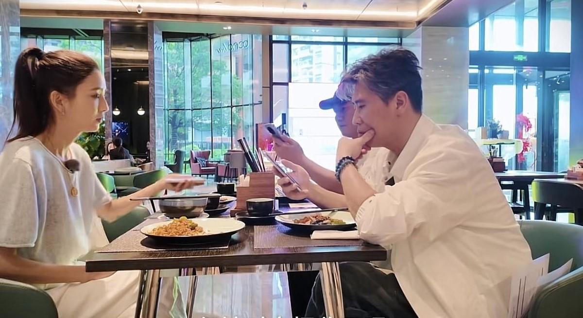 李乃文盯着手机屏幕，那句“消息已发出但被对方拒收”能让他愣上半天。换成咱们自己