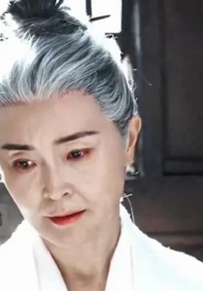 《七根心简》原著里木代是项思兰所生，项思兰自己就是一个风尘女，自己过的都不宽裕，
