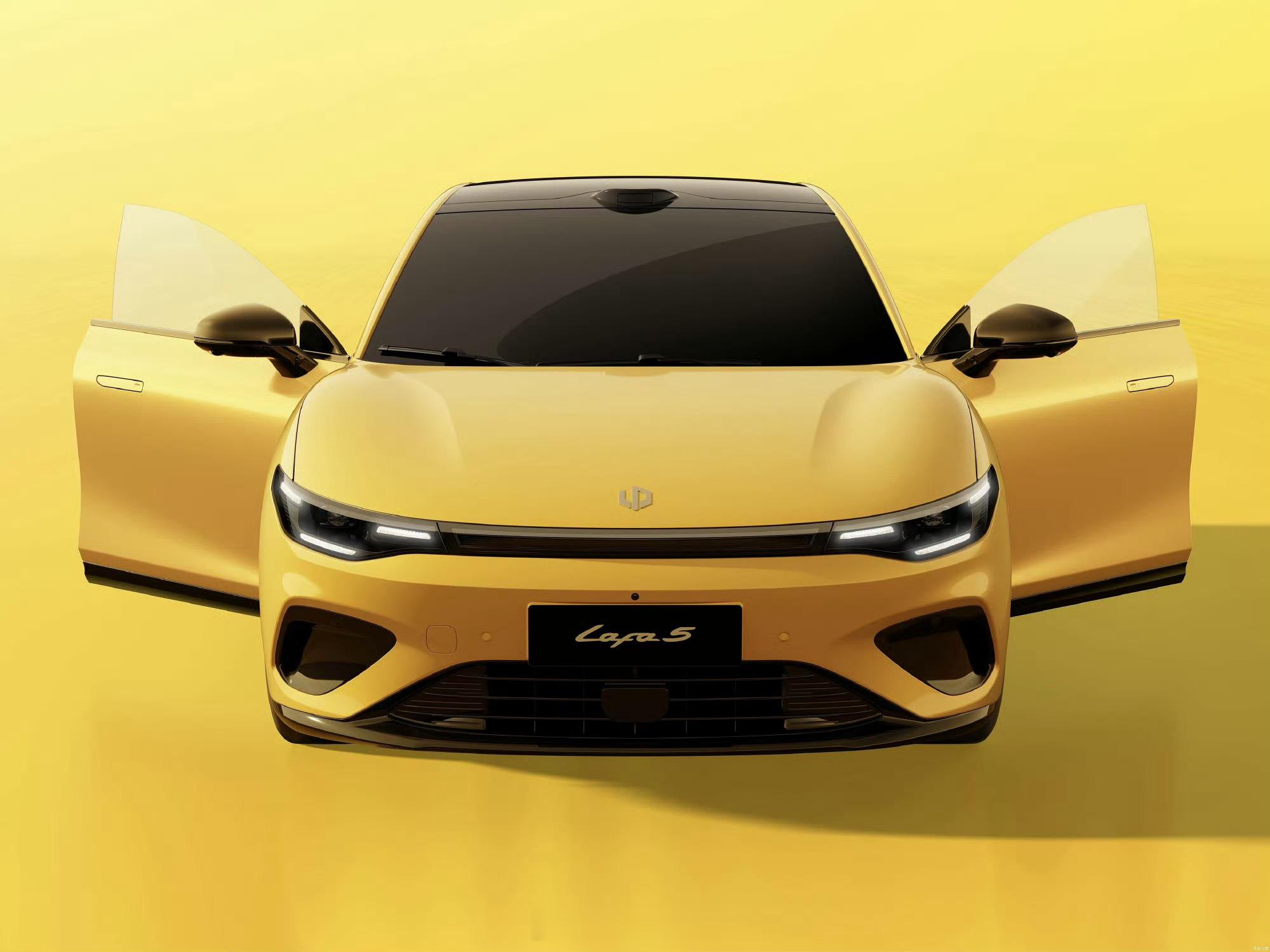 零跑一直给我的感觉是【价格亲民，产品却没有廉价感】听说早期的动态挺拉垮的，自从和