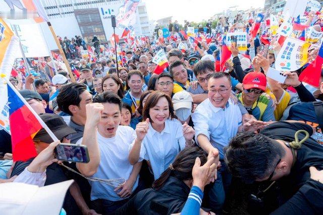 柯志恩蒋万安李四川　高雄吹起东风国民党高雄市长参选人柯志恩首场大造势19日从凤