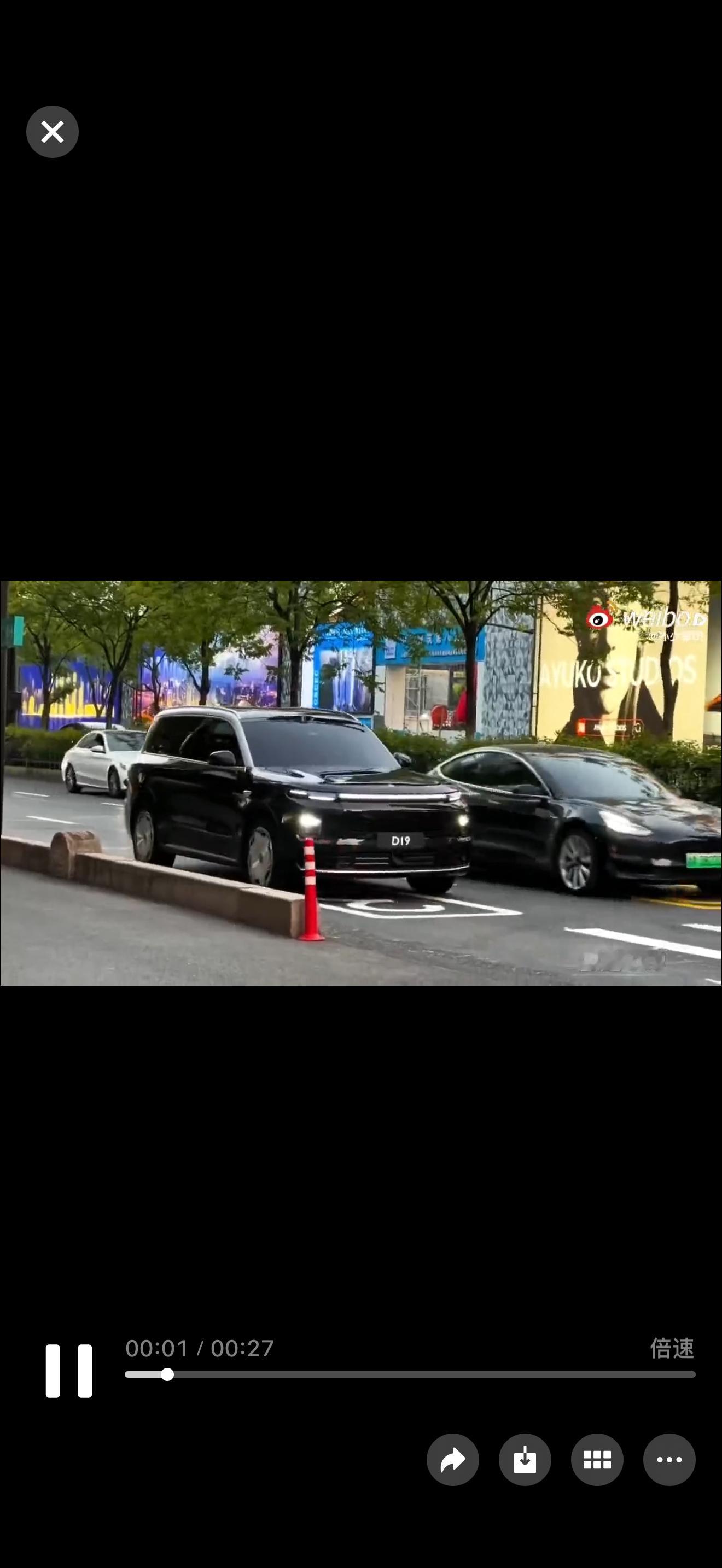 零跑D19上路的姿态是真的好看，就是50w+车的感觉。​​​