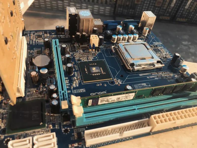 华擎H610Combo妖板：DDR4DDR5二选一，内存导爷新玩具一块不到五