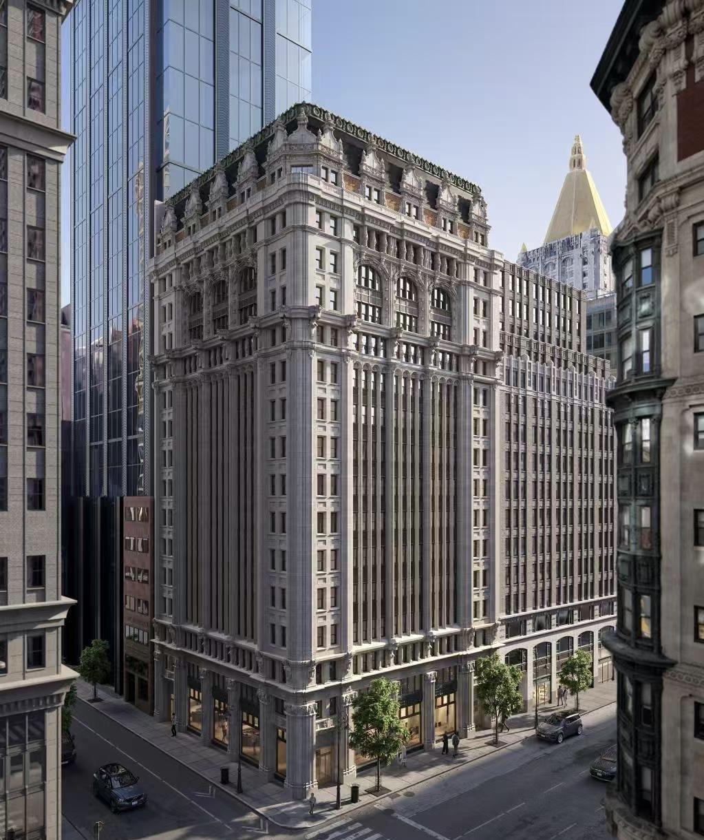 画面中是建筑公告在曼哈顿麦迪逊大道开展eb5项目，具体是做外墙的修复工作。博主在