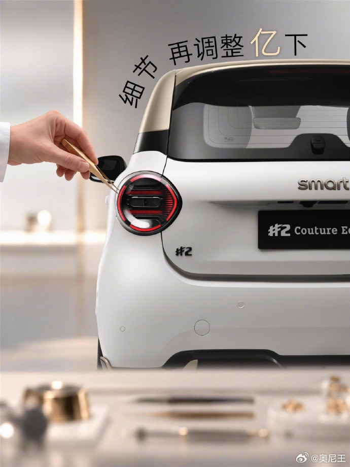 #smart精灵2号高定版限量开售#巴黎车展上，我一眼就盯上了全新smart精灵2号。两座smart