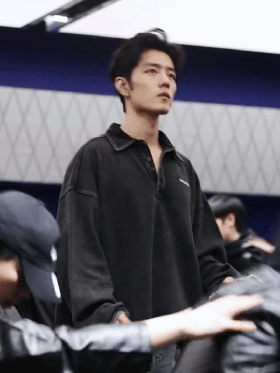 肖战你长成这样什么意思，还让不让人睡觉了肖战在嘘什么