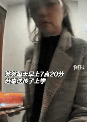 12月15日报道，湖南女子偶然发现家门锁有自动拍摄功能。没想到拍下了公公婆婆对这