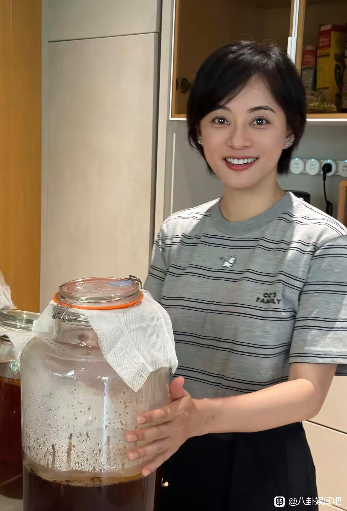 孙俪眼睛也不鼓了，腮也不发了，状态回春，这个发型也好看，眼睛和脸型都回归最初美貌