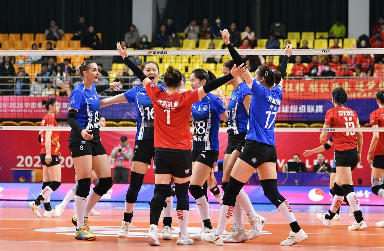 主场输球未必是坏事。排超第二轮焦点大战，江苏主场0-3不敌上海。三局比分为：2