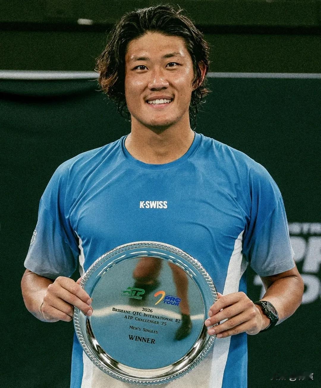 恭喜！张之臻重返世界前300刚刚结束的一场多哈500赛男单首轮，张之臻以2-0