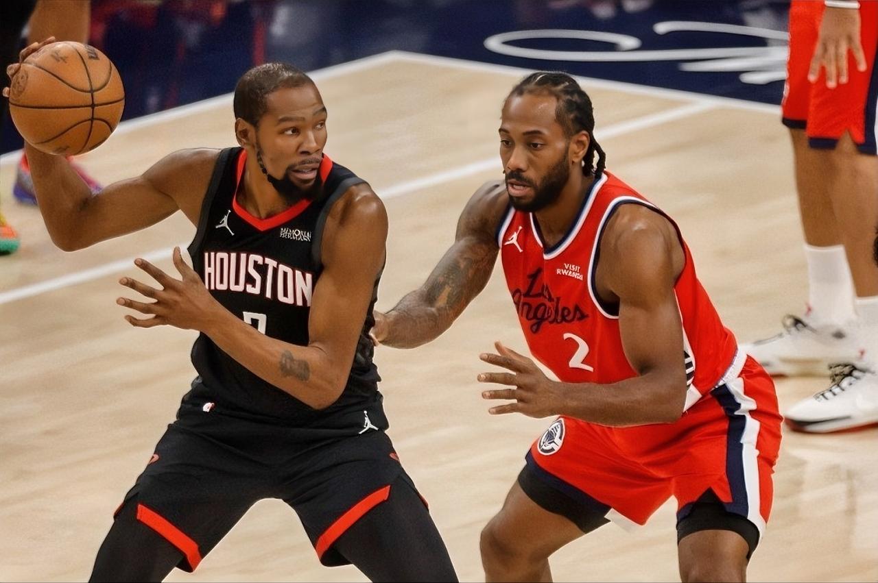 杜兰特：小卡，球迷都在比，我和你，谁NBA历史地位更高？？？小卡：我两冠两FM