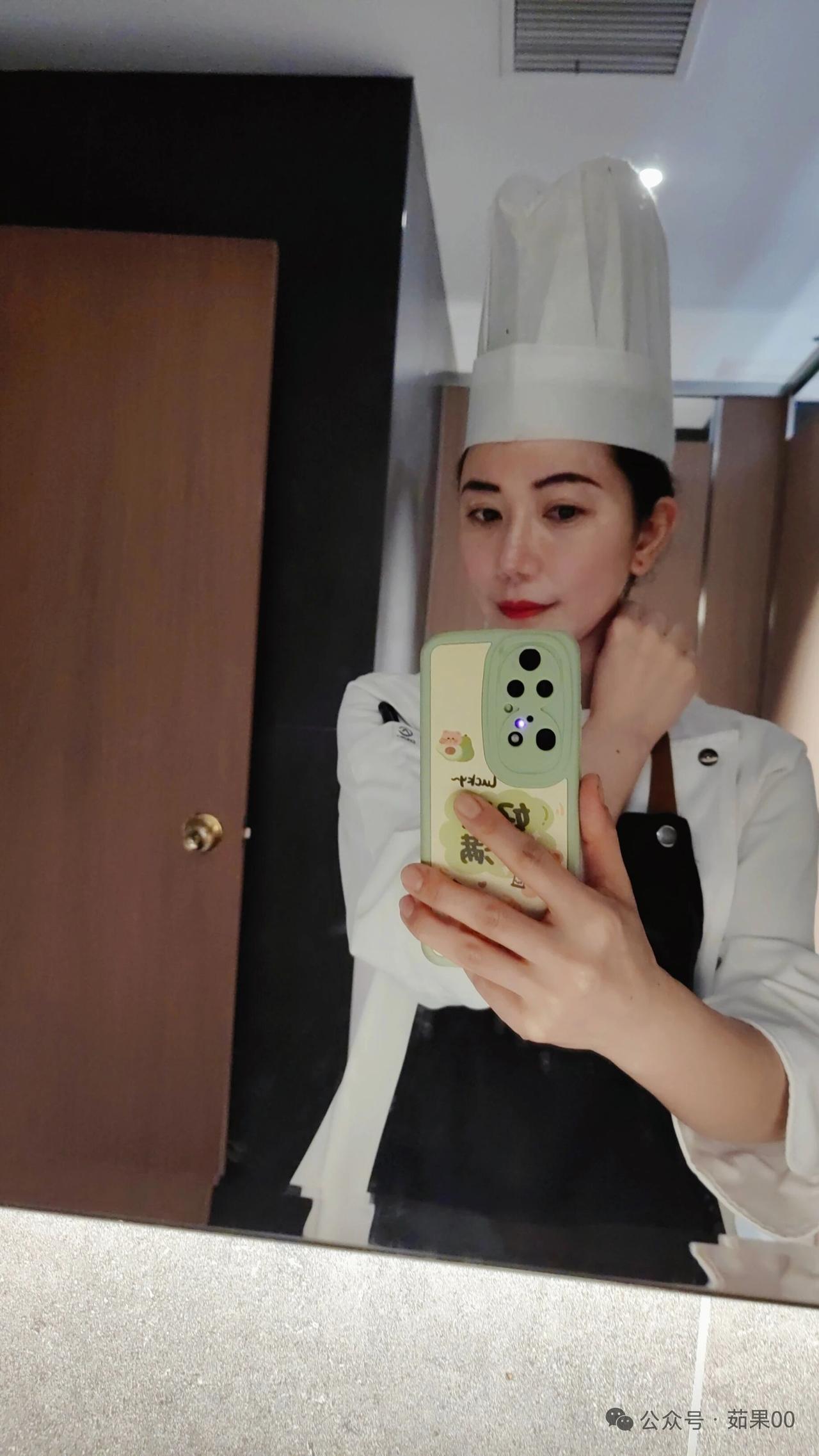 厨师首要还是做饭要好吃，长相好不好看没那么重要。厨师餐馆厨师