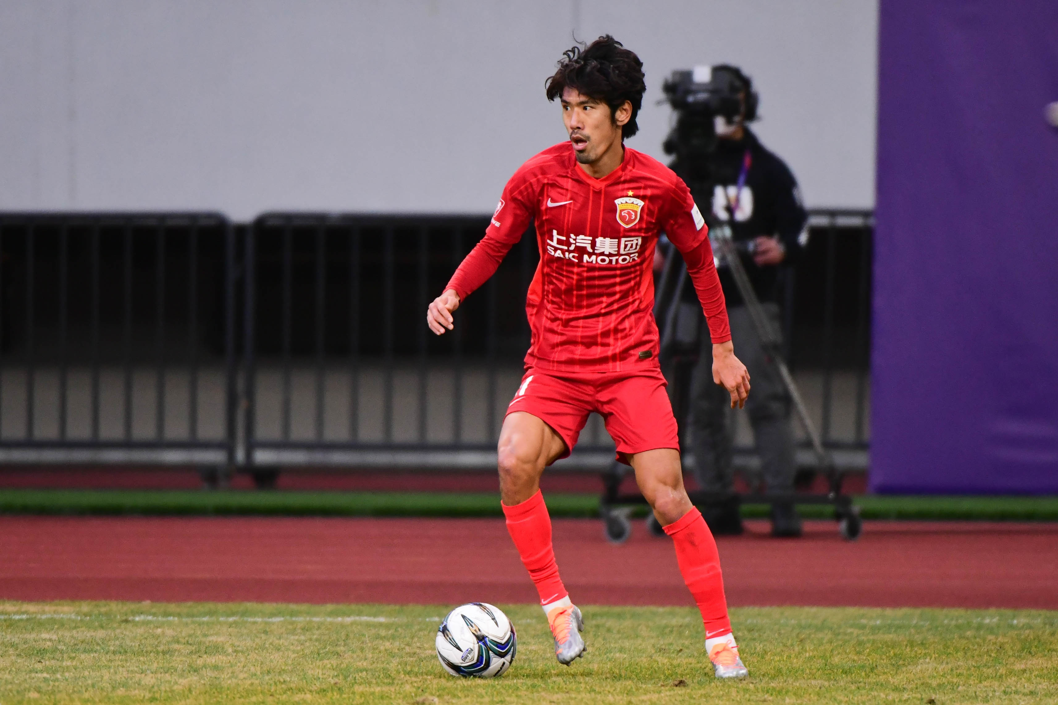 吕文君谈退役: 真要踢也还能踢, 但海港愿在青训岗位培养年轻教练