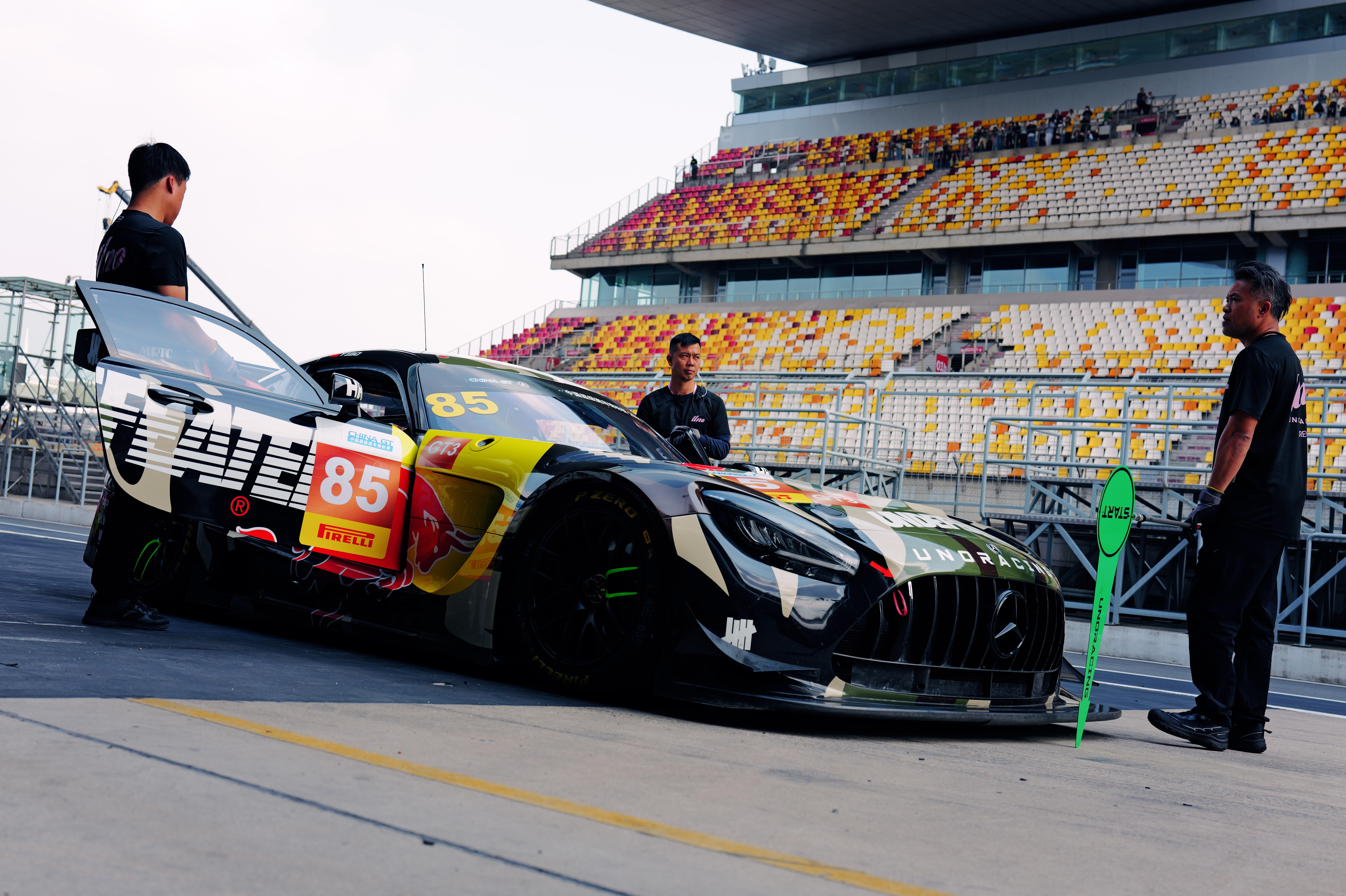 王一博凭本事刷到新的85racingrio发的，王一博ins也更新了