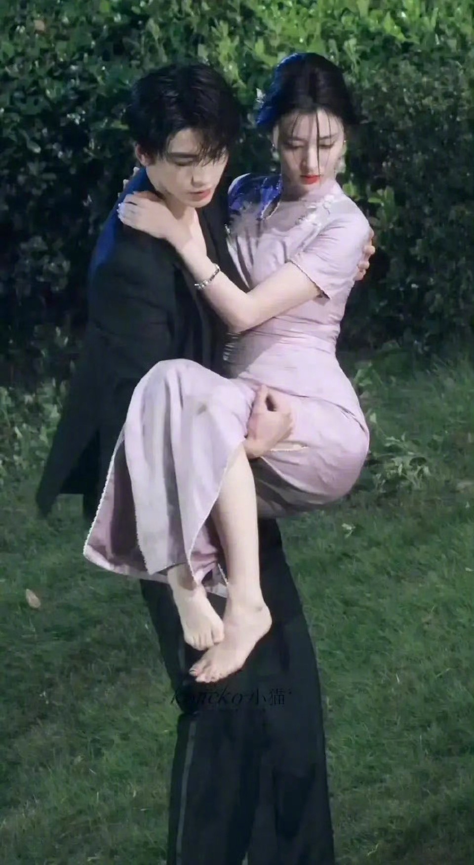 🐮的公主抱，有时候男女主演员之间要有身高差，但也不能太有身高差