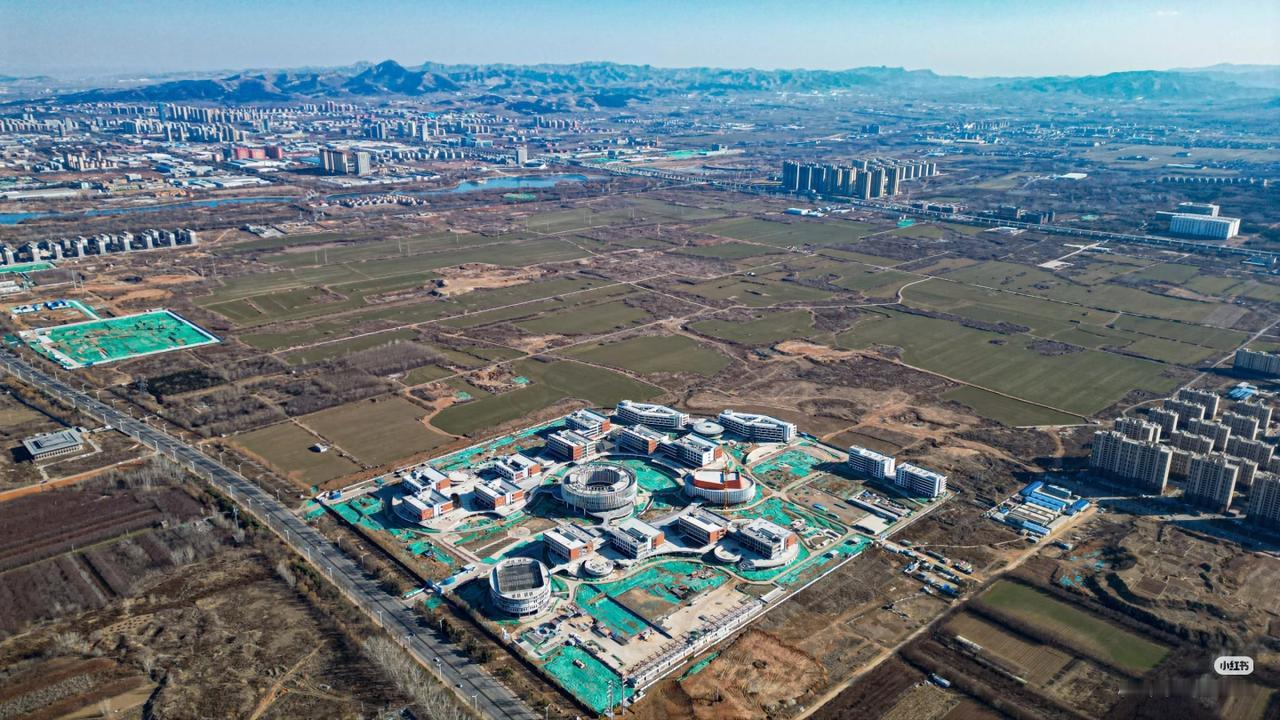 山东大学搞这么多校区，尤其是龙山校区，意义可不小。龙山校区采用“校区+园区”