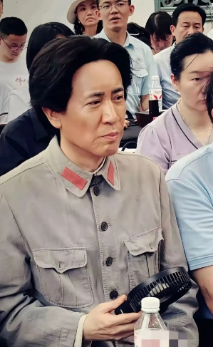 唉，看到图片心里不好受！于和伟实力派演员演技不错，但是他真的不适合演伟人爷爷，