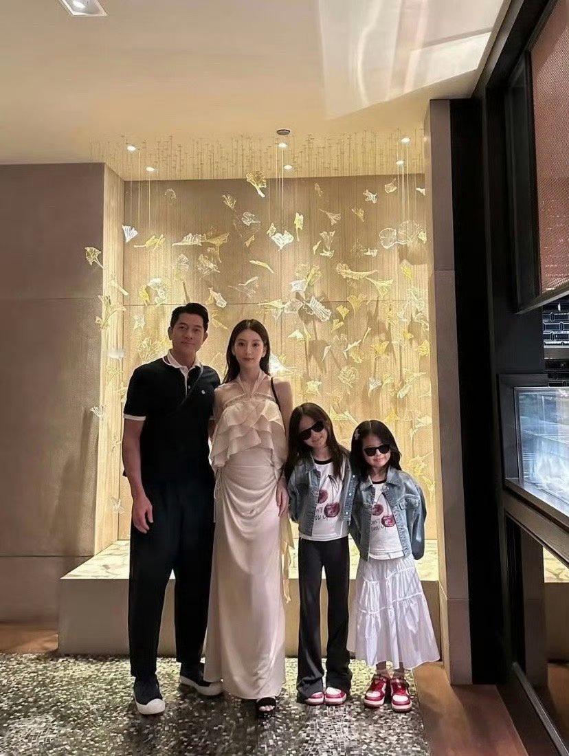 方媛孕晚期体重不到100斤她们不都这样吧！！！尤其是女明星，生孩子前后没区别​