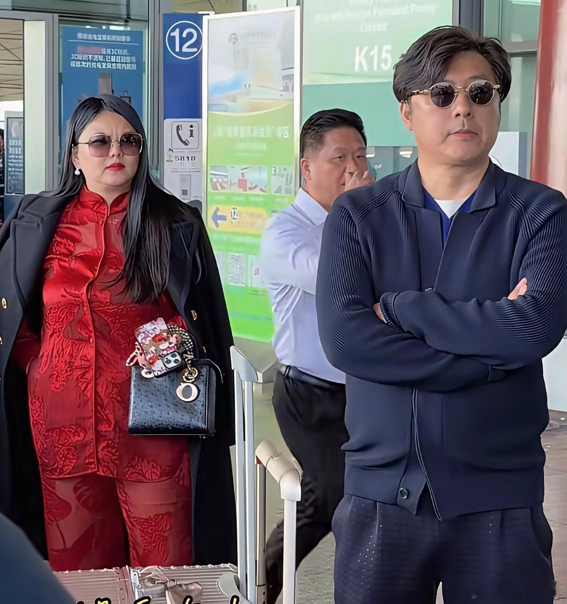 姐就是女王，自信放光芒。原来台柱子，现在承重墙。李湘和前夫王岳伦合体回国了，被李
