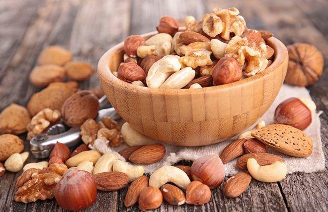 坚果不仅美味，还对健康有很多好处！它们富含丰富的营养成分，如不饱和脂肪酸、蛋白质