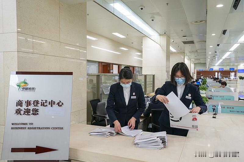 央行等八部门重磅发文：金融全力支持服务业！轻资产、个体户贷款要容易了9月