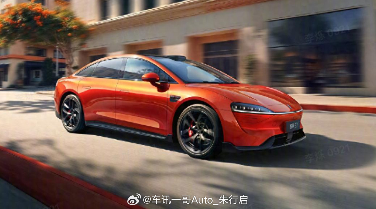 新款智界S7正式上市，23.98万起，新车延续旧款设计，搭载封闭式前脸，车顶配备