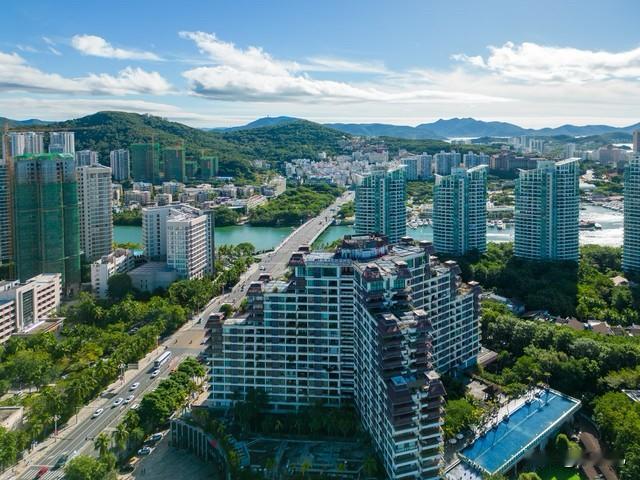 三亚楼市：从7月房价数据来看，三亚新房房价环比持平，价格稳住没有下跌；二手房