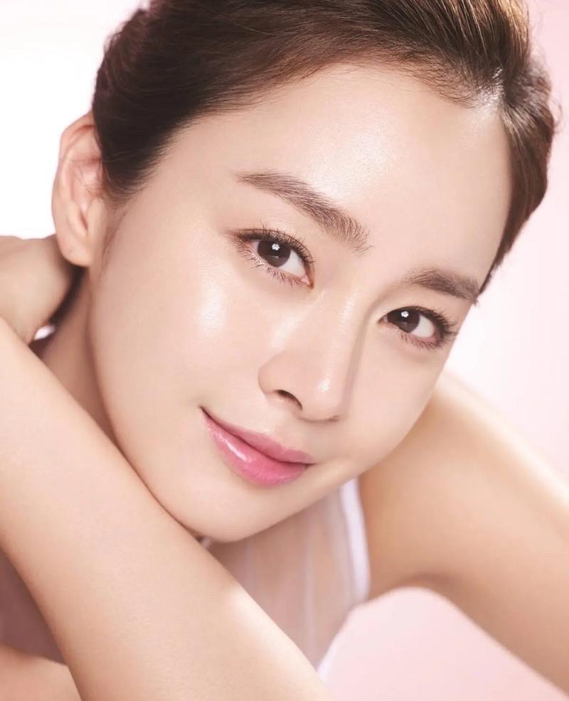 首尔大学毕业的女神，三年没上戏，一回来就演悬疑主妇。不是扮嫩，是演透了女人心里