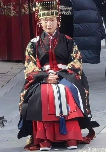 曝同一个艺人四部剧都没过会成毅粉丝说人家肖战的剧不过会？这没啥说服力啊？人家肖战