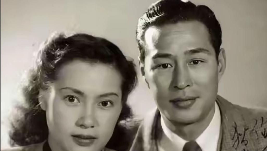 1938年，16岁的秦怡被26岁的陈天国骗到山顶，还威胁她，不同意交往就跳崖。秦