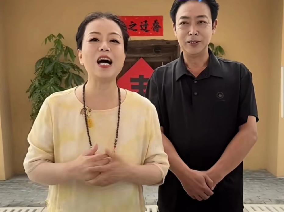 直播持续到晚上，对方急坏了！穷敏的谋划一直在搞，但一直搞不赢。连老肥子亲自上阵