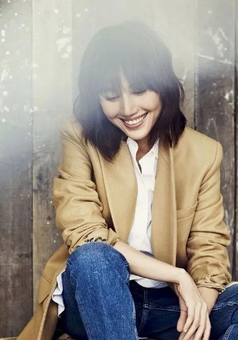 袁泉的大女主穿搭，越简单越高级✨袁泉的穿搭，是刻在骨子里的知性与松弛。驼