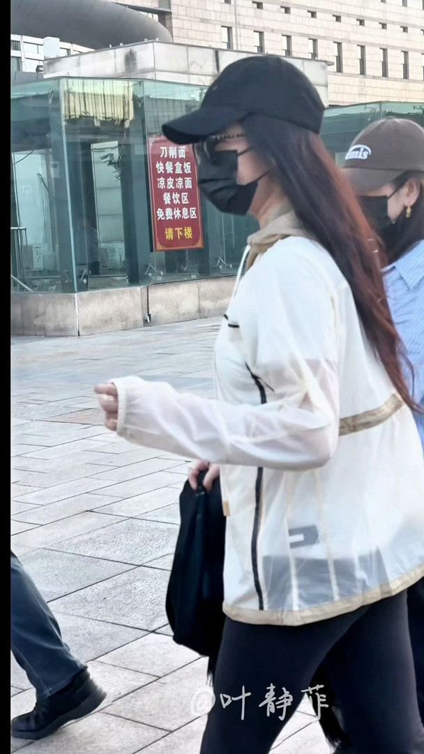 羡慕你们这些拿到签名照的仙粉们菲姐真的人美心善刘亦菲成都