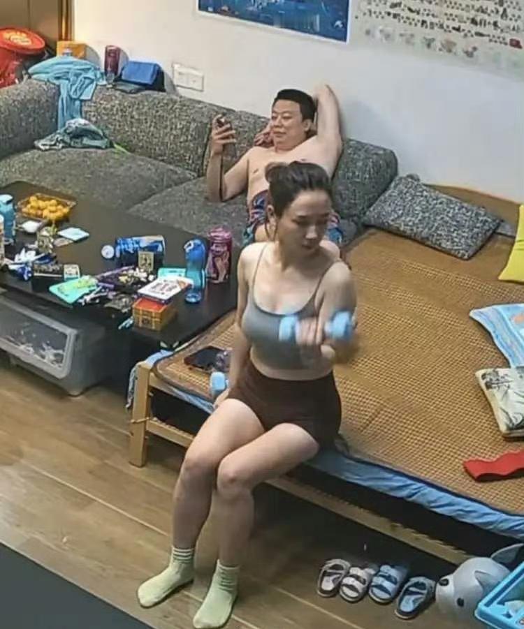 哈哈大哥相当自信一点危机感都没有这才是成功的男人