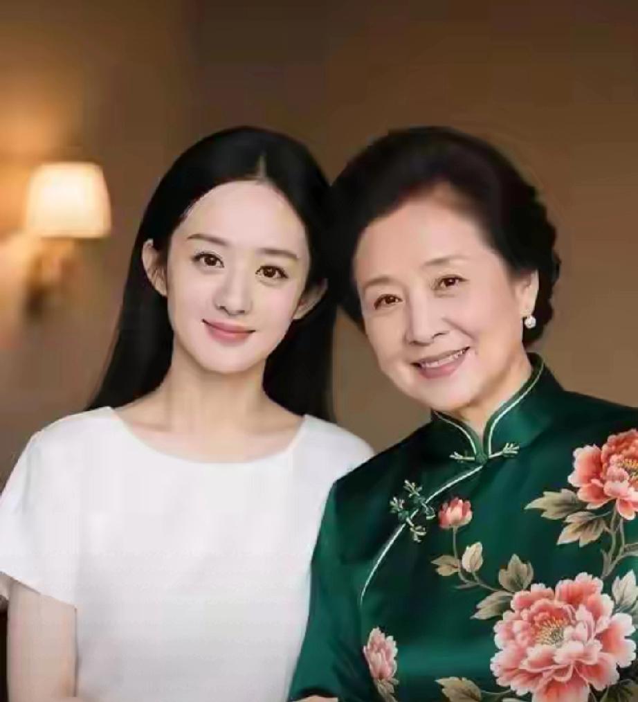 家人们谁懂啊！黄晓明妈妈直播时，眼里全是赵丽颖，把一旁的黄晓明都整“吃醋”啦！