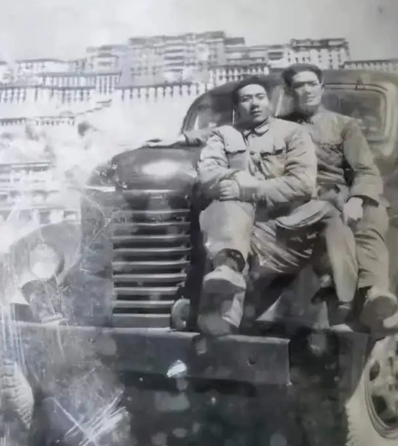 我当兵时候，部队当时就是去修墨脱公路，那里干蚂蝗多，打绑腿，81年西藏林芝560